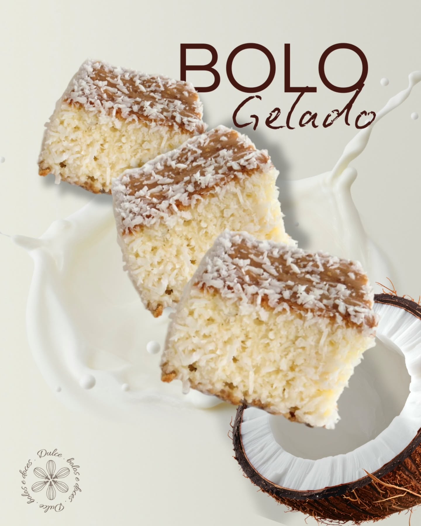 Fatias de bolo gelado de coco cobertas com coco ralado